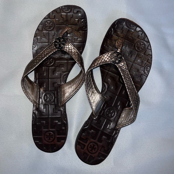 Tory Burch Metallic Grey Python Embossed Leather Thora Flat Thong Sandals Size 7 - Picture 3 of 6